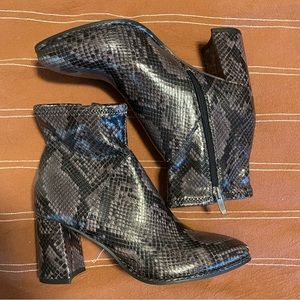 Marc Fisher Dyvine3 Booties